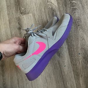 Women’s Nike sneakers size 9